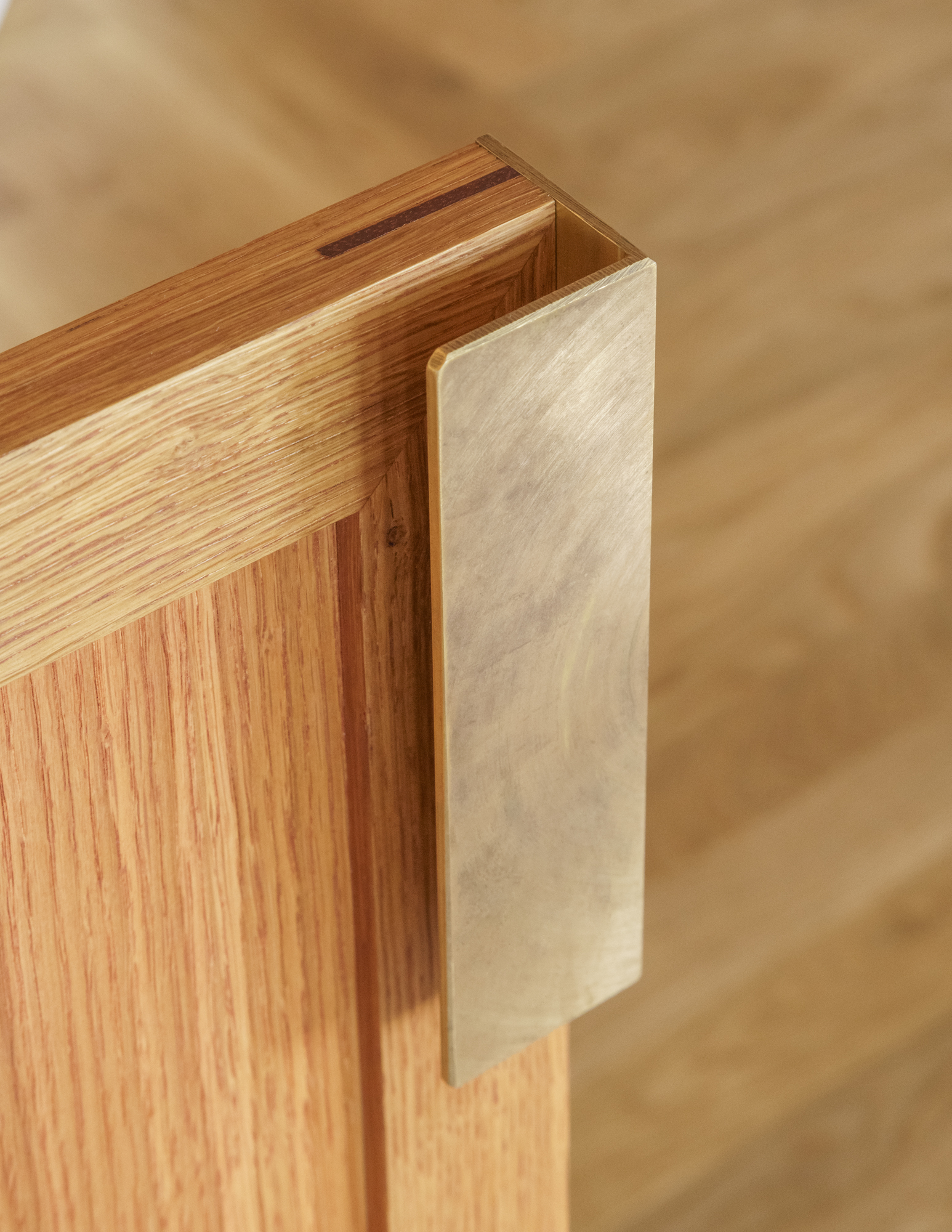 Skuffefront detalje – rammelåge med tydelig mørk spline